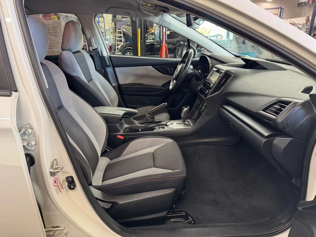 Used 2018 White Subaru 2.0i Premium image 28