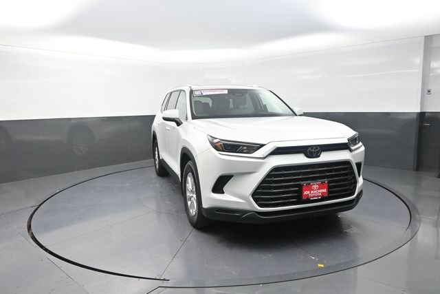 Used 2026 Beige Toyota XLE image 6
