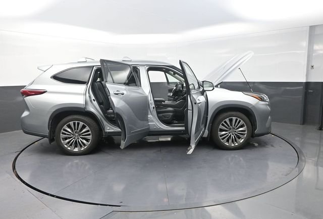 Used 2021 Silver Toyota Platinum image 46