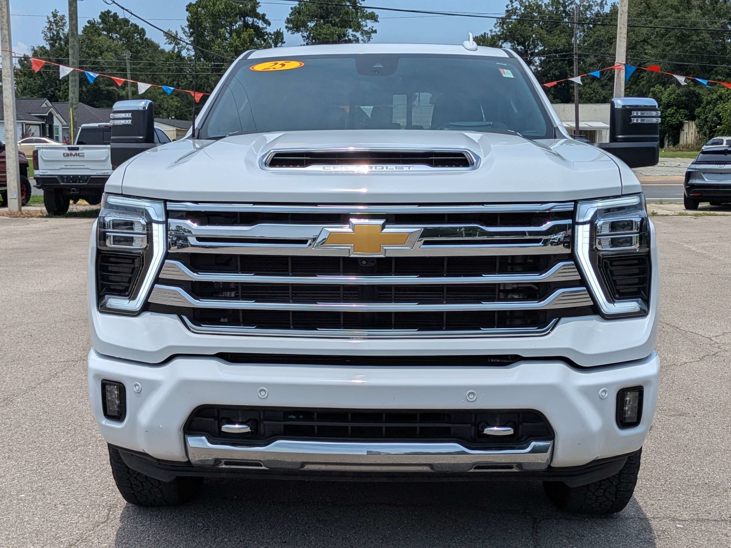 Used 2025 Summit White Chevrolet High Country image 9