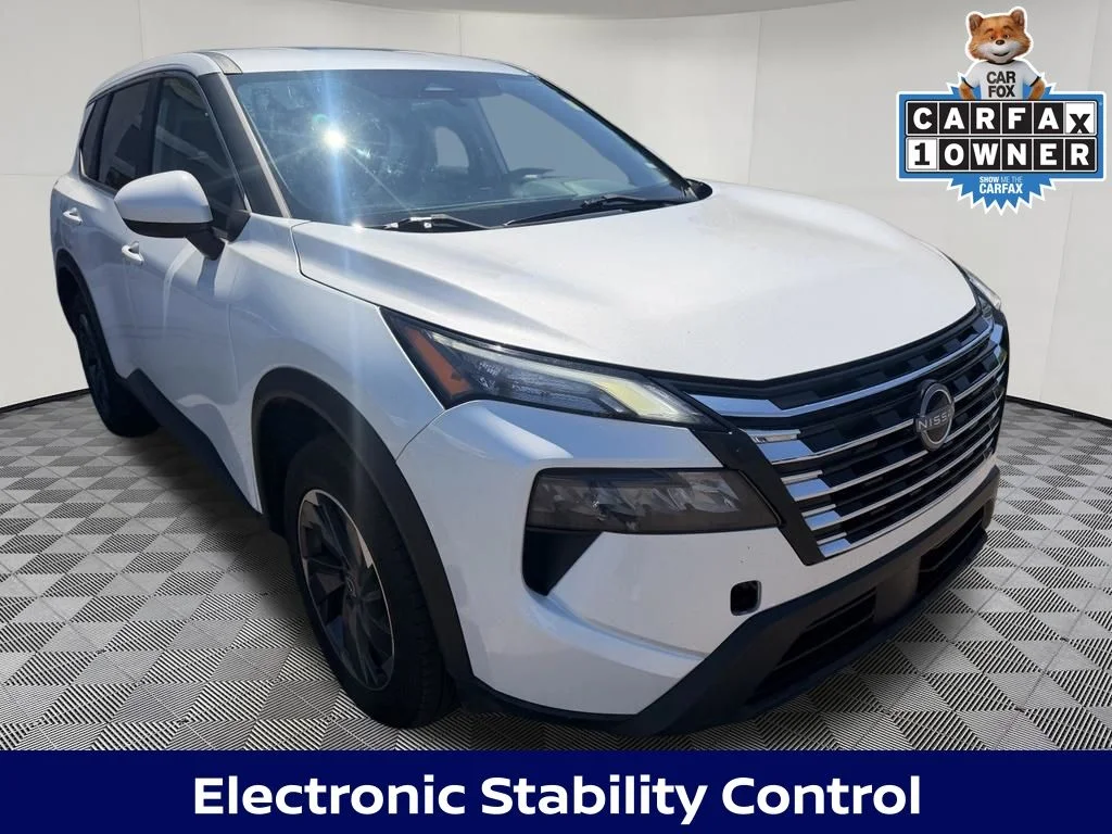 Used 2024 Pearl Nissan SV image 11