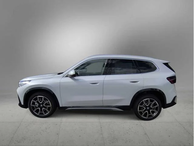 New 2026 Mineral White Metallic BMW xDrive28i image 5