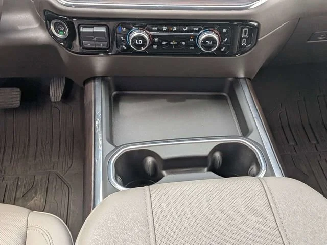 Used 2024 Summit White GMC Elevation image 18