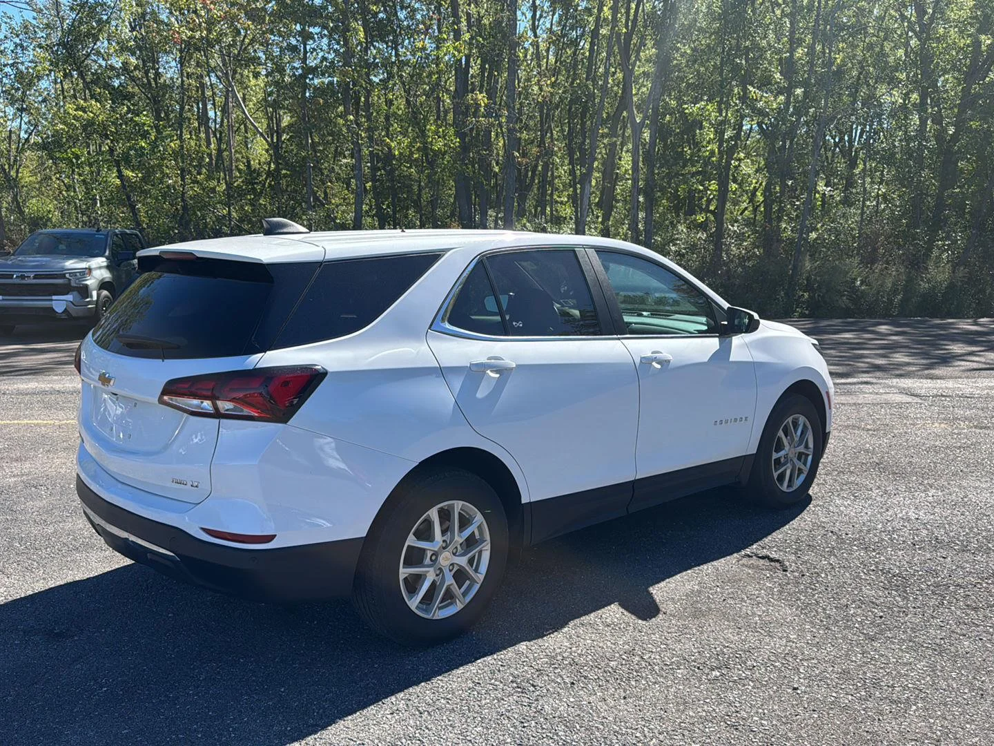 Used 2024 Summit White Chevrolet LT image 8