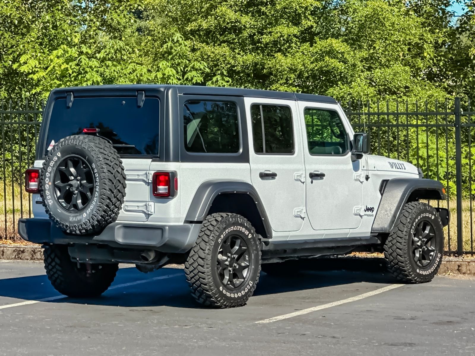 Used 2022 White Jeep Unlimited Willys image 3
