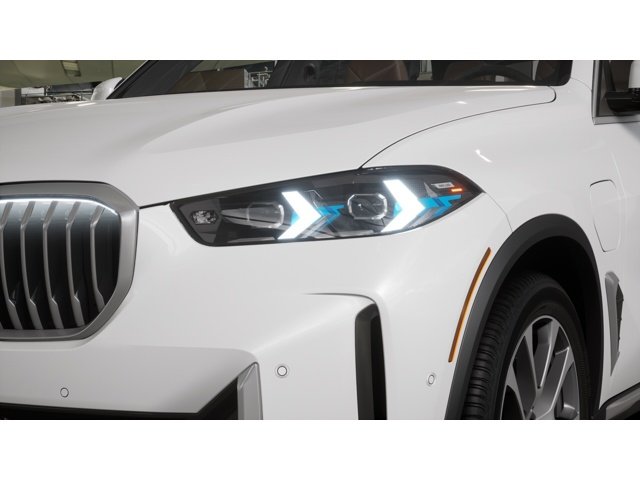 New 2026 Mineral White Metallic BMW xDrive50e image 6