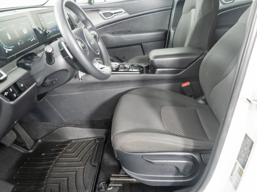 Used 2023 White Kia LX image 10