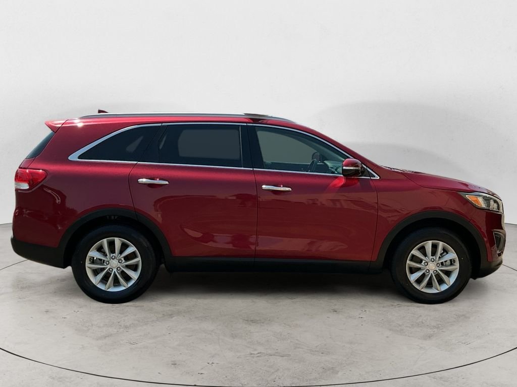 Used 2016 Red Kia LX image 4