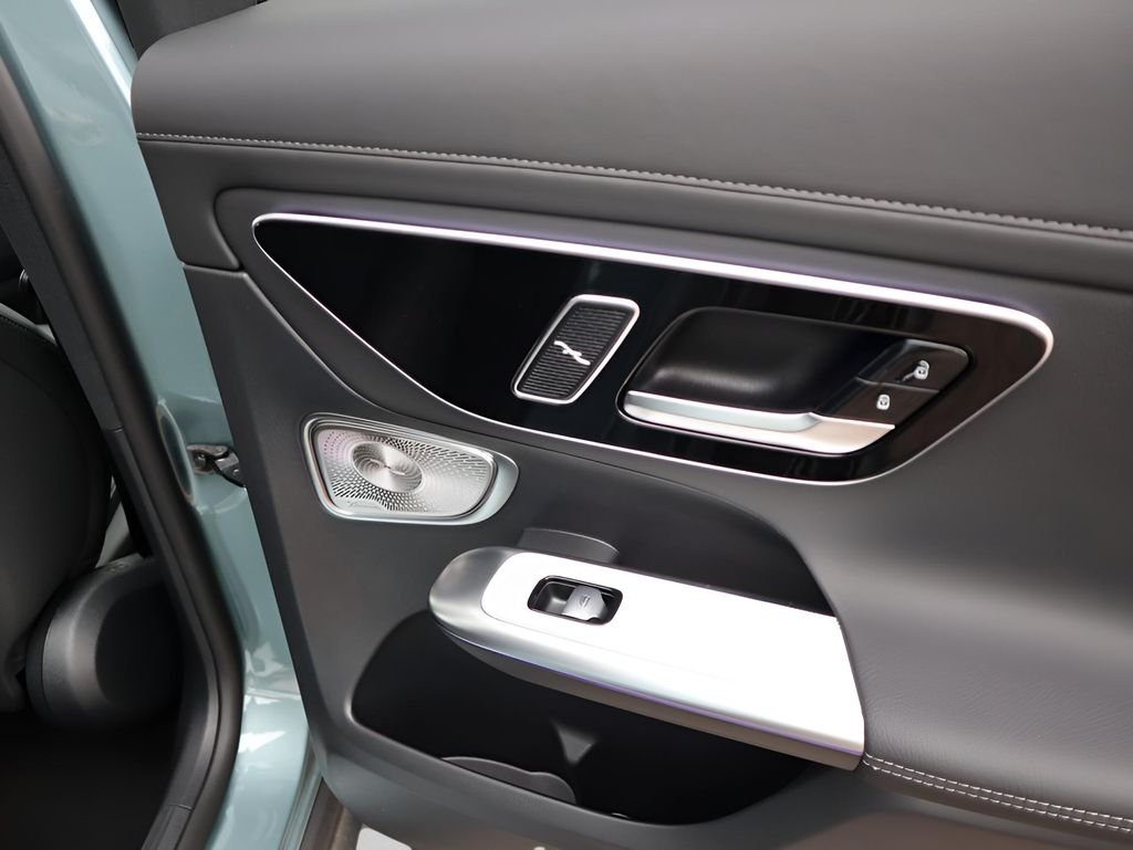 Used 2026 Verde Silver Metallic Mercedes-Benz GLC 350e image 12