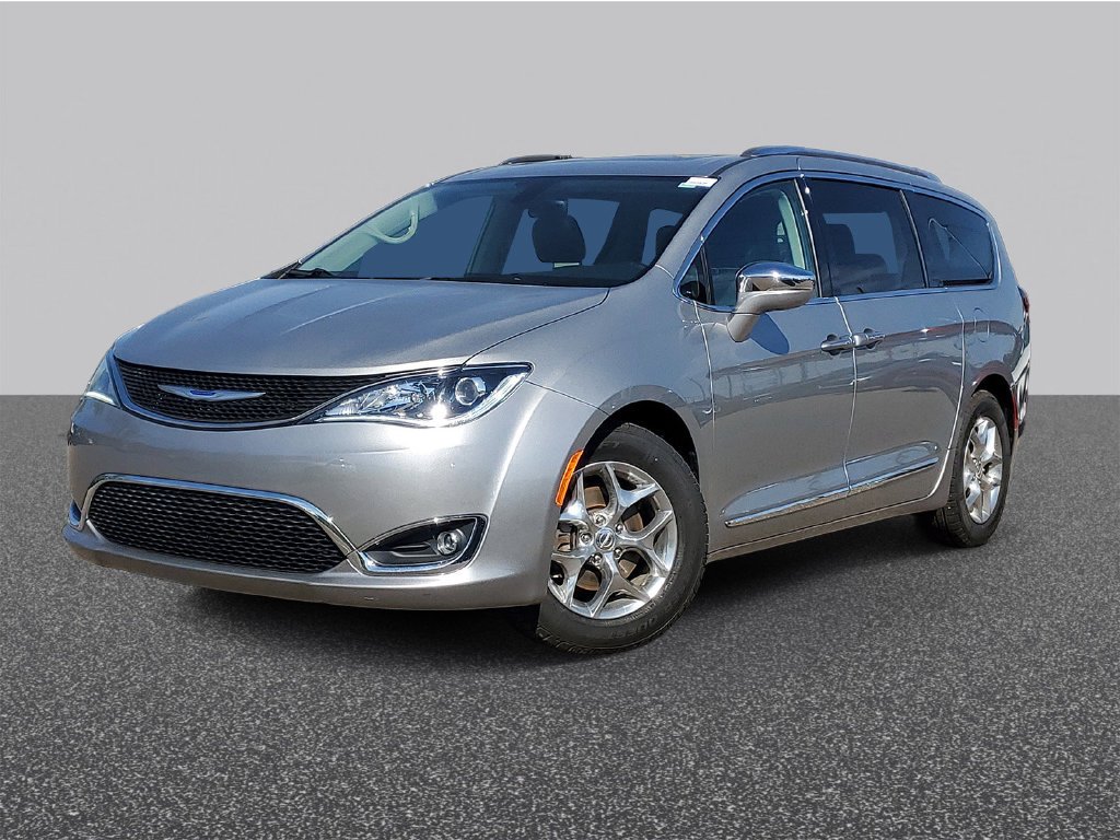 Used 2018 Billet Silver Metallic Chrysler Limited image 1