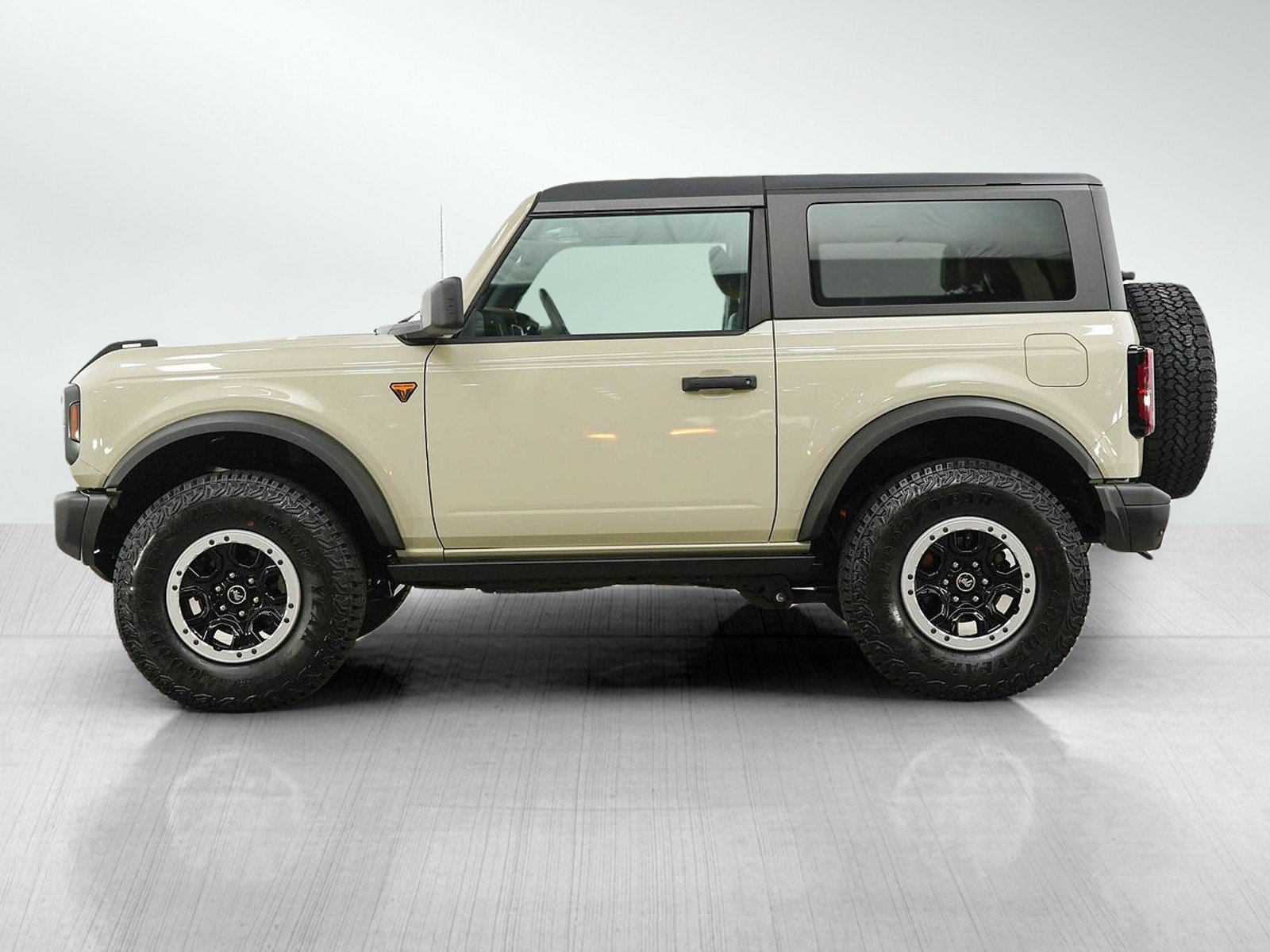 Used 2025 Ford Bronco 2-Door Badlands with VIN 1FMDE9AH5SLB23687 for sale in South Saint Paul, Minnesota