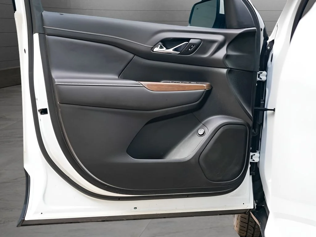 Used 2022 White GMC SLE image 56