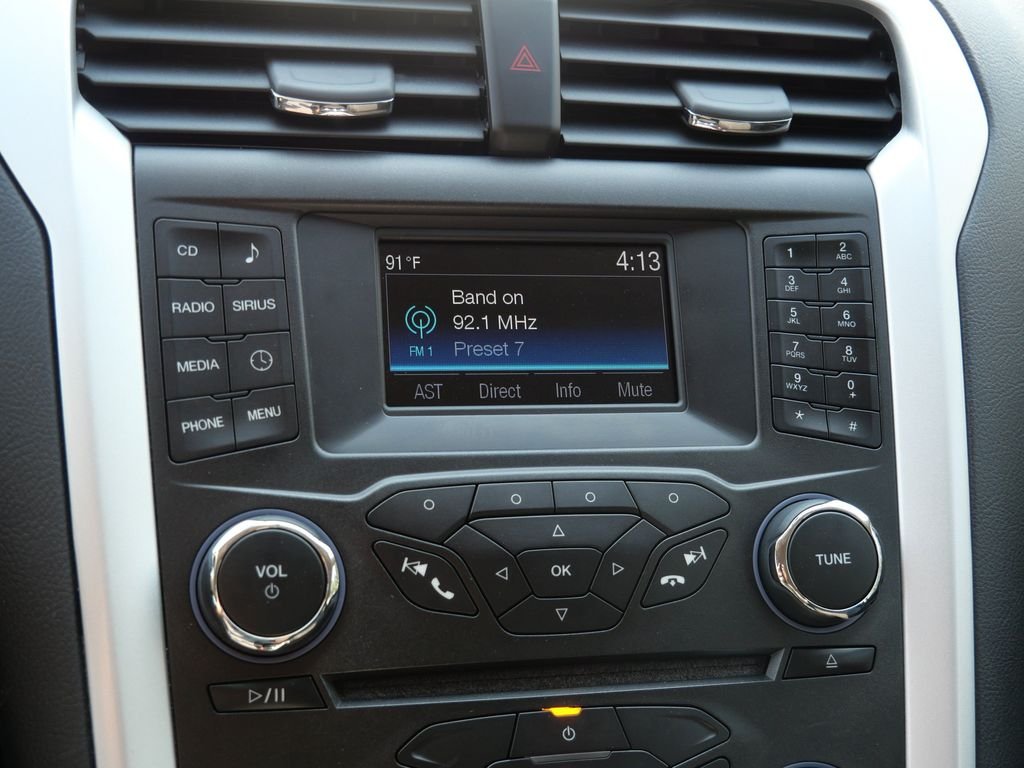 Used 2015 Red Ford SE image 23