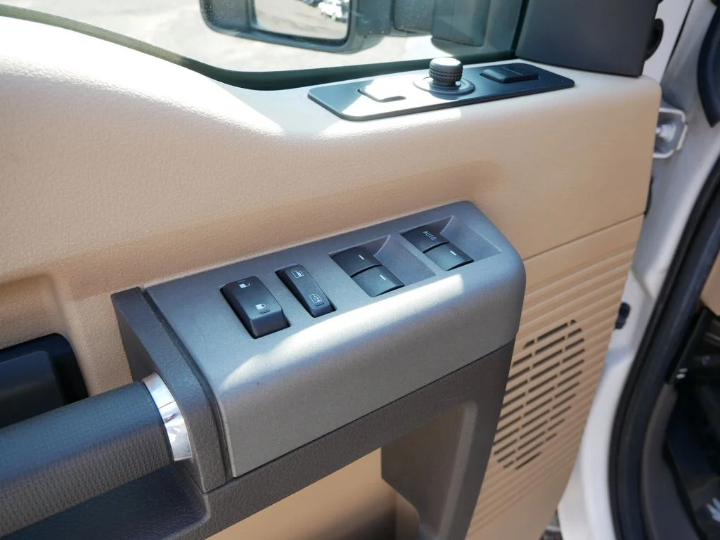Used 2012 White Ford Lariat image 16