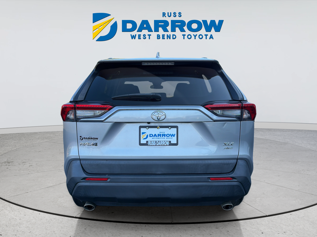 Used 2020 Silver Toyota XLE image 5