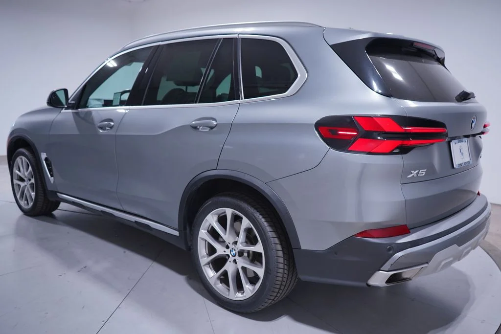 Used 2024 Gray Metallic BMW sDrive40i image 3