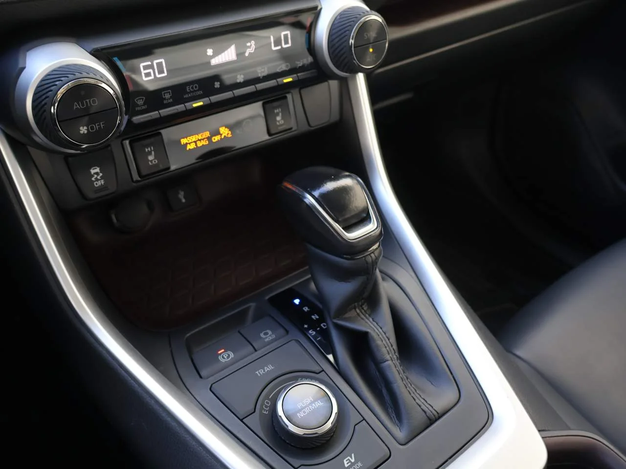 2020 Toyota RAV4 Limited - Photo 17