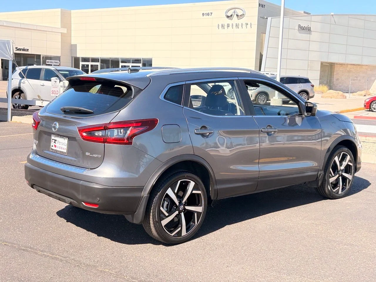 Used 2022 Gun Metallic Nissan SL image 5