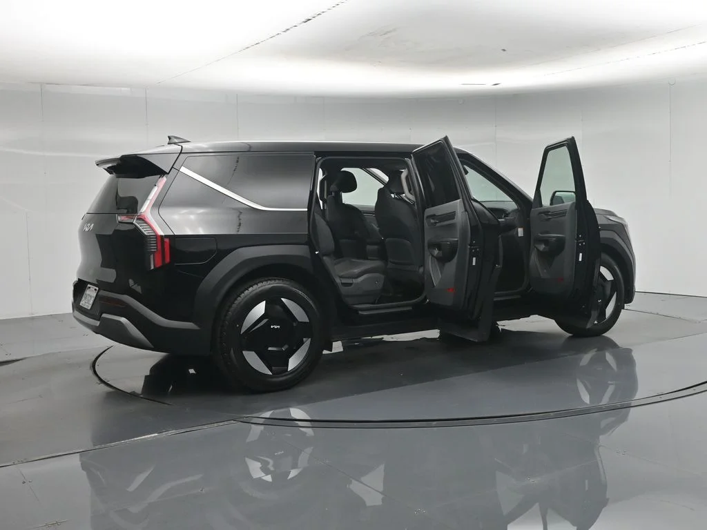 Used 2024 Black Kia Light Long Range image 6
