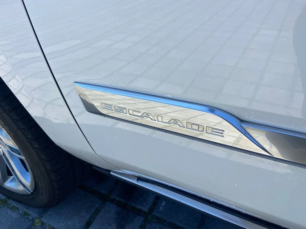 Used 2019 White Cadillac Premium Luxury image 8