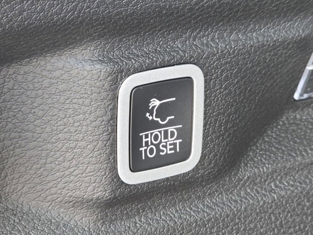 New 2026 Silver Zynith Exterior Paint Jeep Laredo image 22
