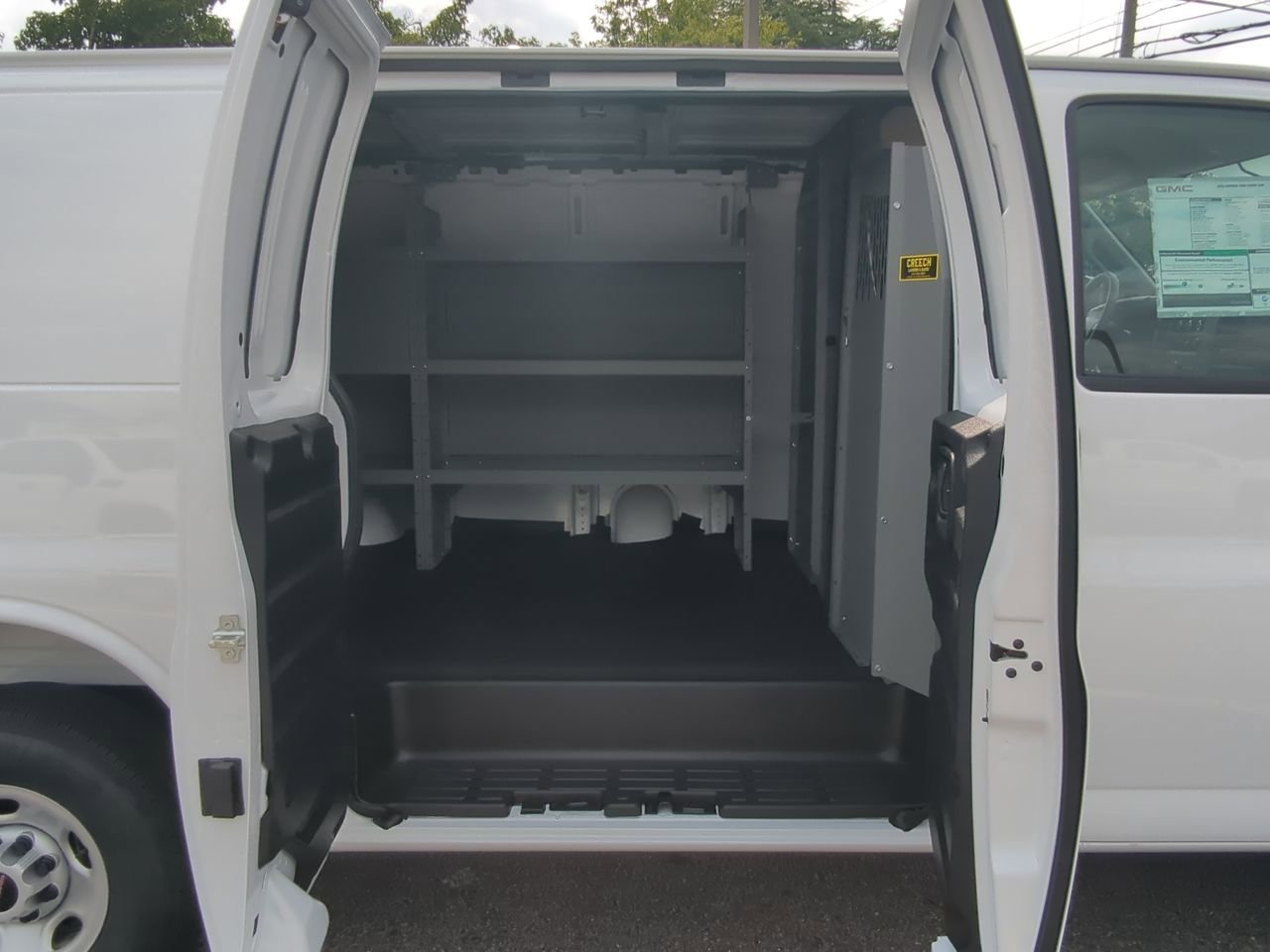 2025 GMC Savana Cargo Work Van - Photo 31