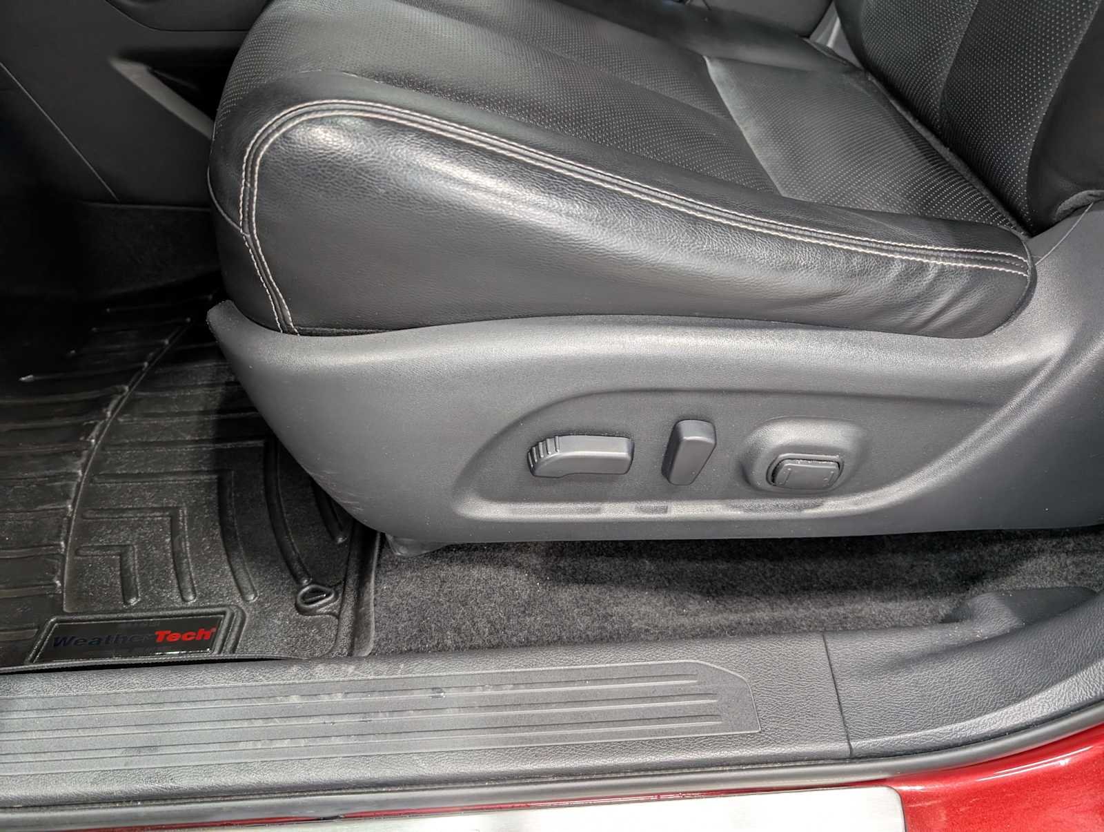 Used 2018 CAYENNE RED Nissan SL image 39