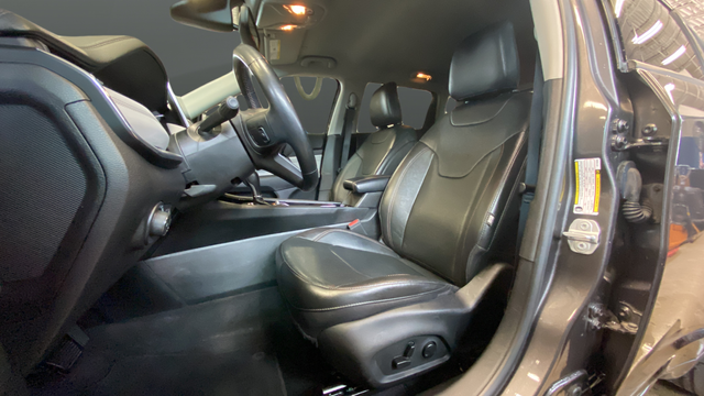 Used 2022 Granite Crystal Metallic Clearcoat Jeep Limited image 9