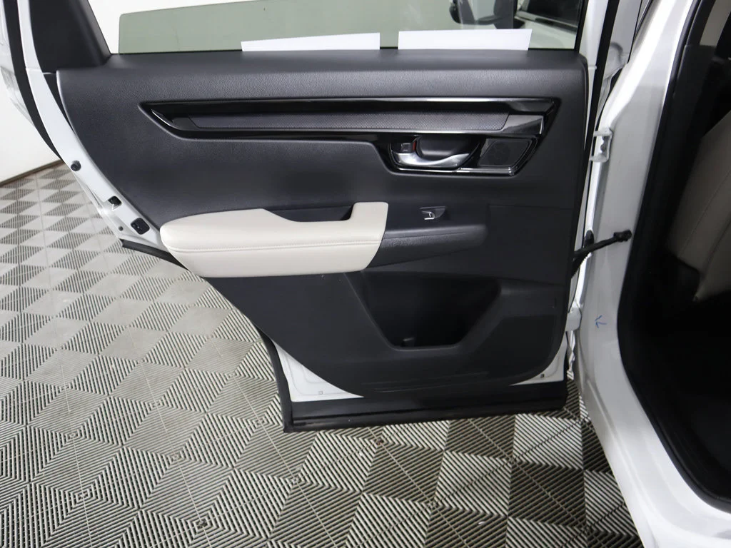 Used 2024 Platinum White Pearl Honda EX-L image 26