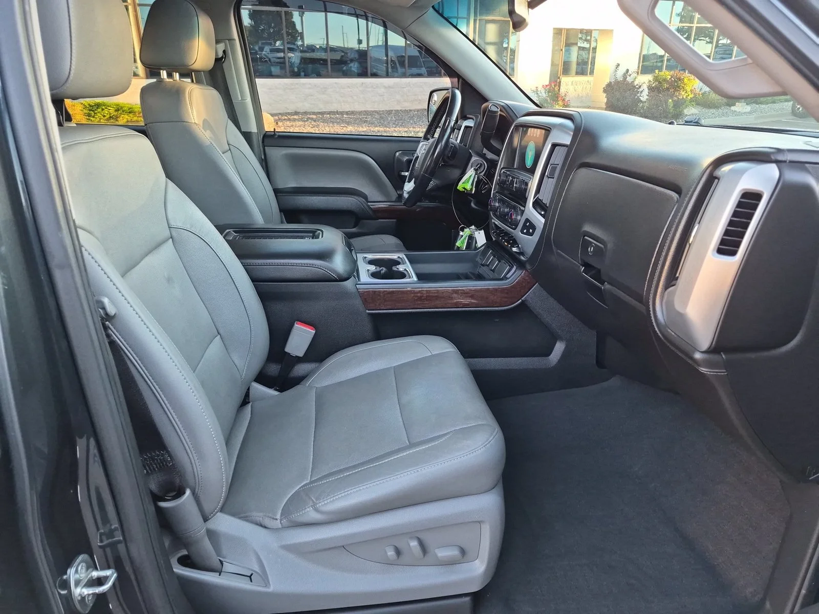 Used 2018 Dark Slate Metallic GMC SLT image 21