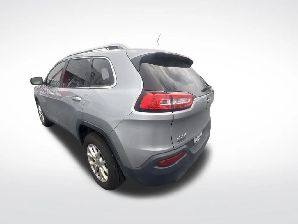 Used 2014 Billet Silver Metallic Clearcoat Jeep Latitude image 8