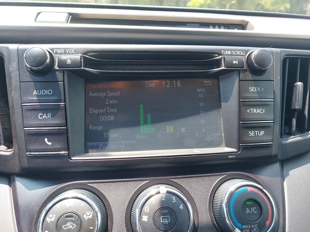Used 2018 White Toyota LE image 19