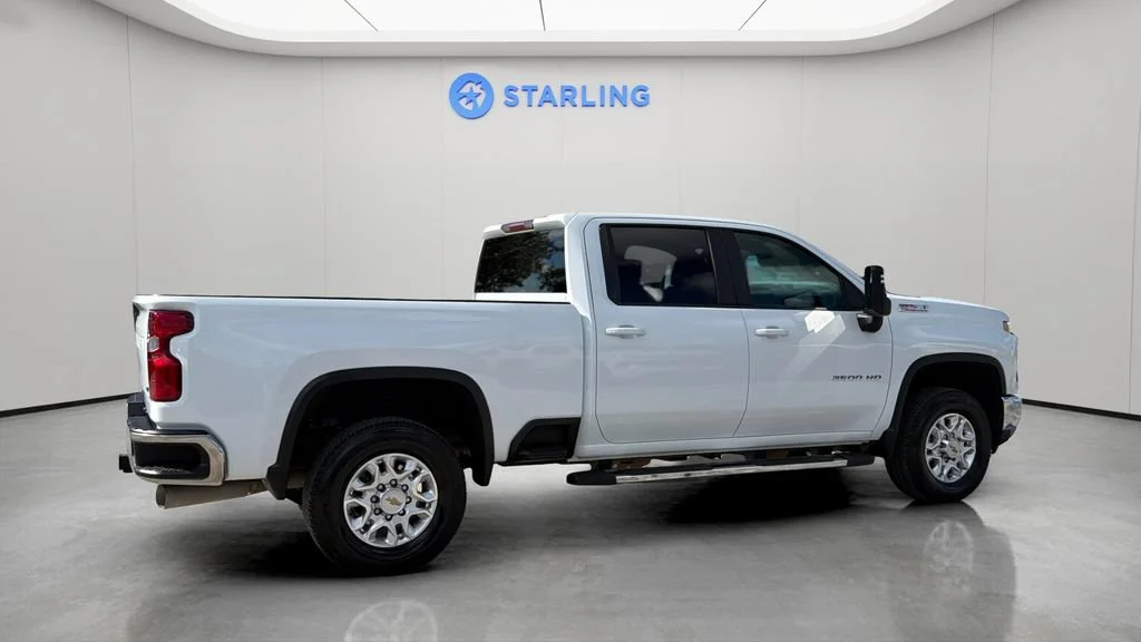 Used 2026 Summit White Chevrolet LT image 21