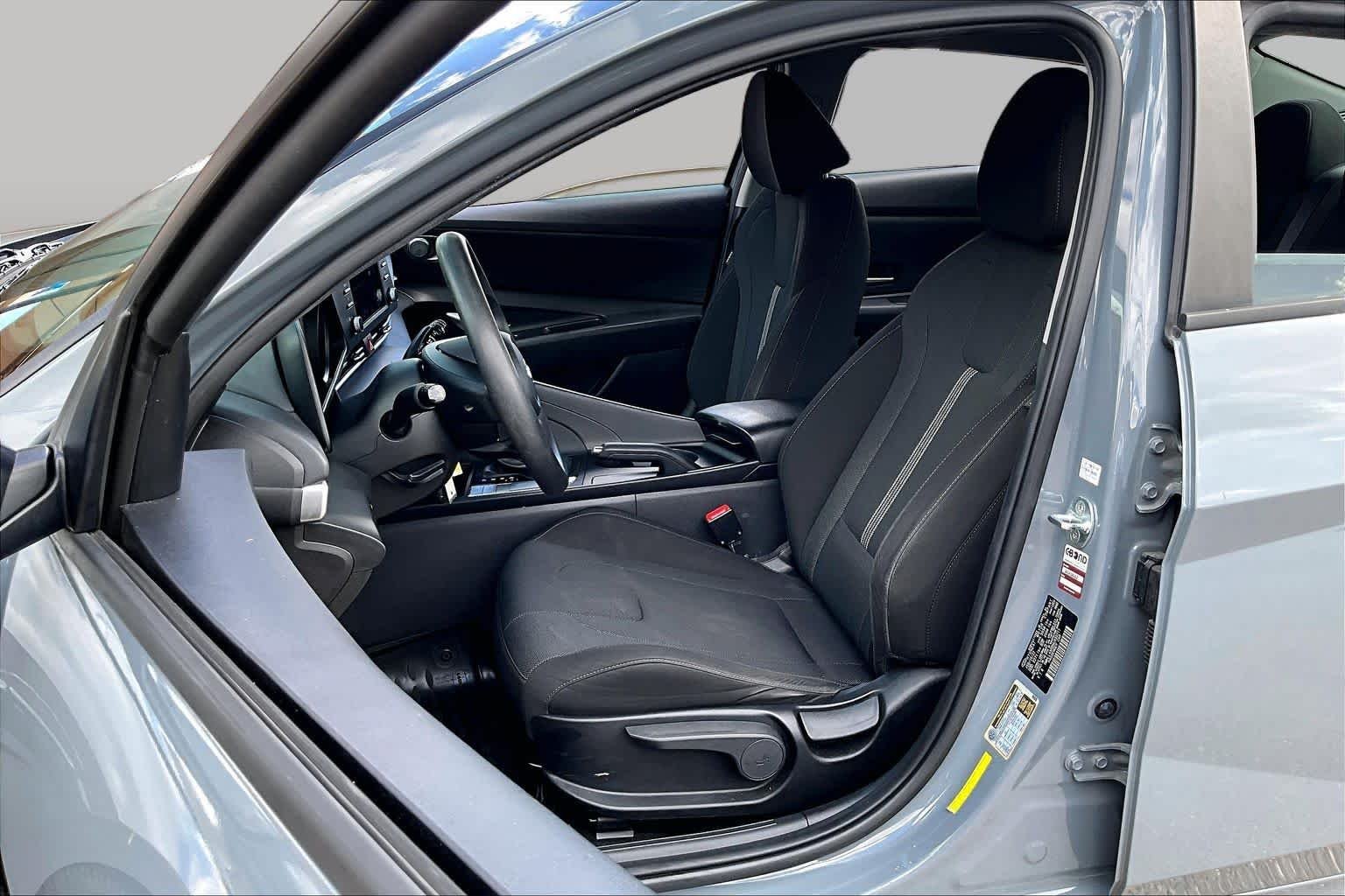 Used 2022 Electric Shadow Hyundai SE image 8