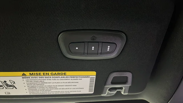 Used 2025 Pearlcoat Jeep Limited image 32