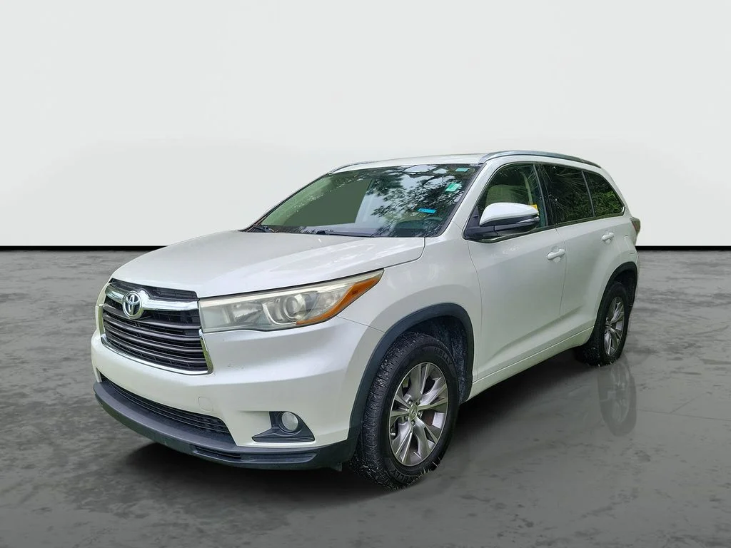 Used 2015 White Toyota XLE V6 image 5