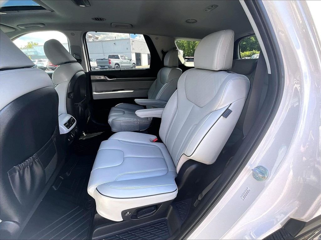 Used 2023 White Hyundai SEL image 14