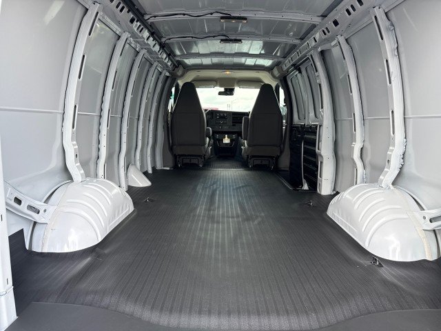 2025 Chevrolet Express Cargo Work Van - Photo 8