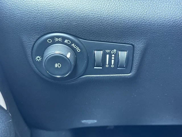 Certified Used 2025 White Jeep Limited image 23