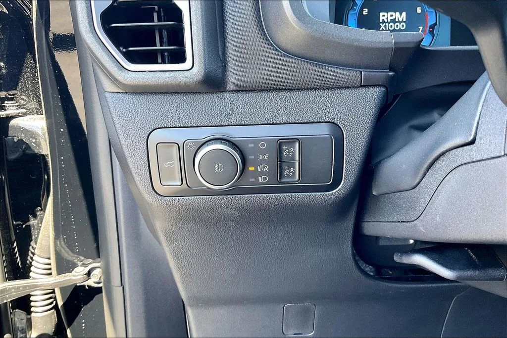 New 2025 Shadow Black Ford Outer Banks® image 37