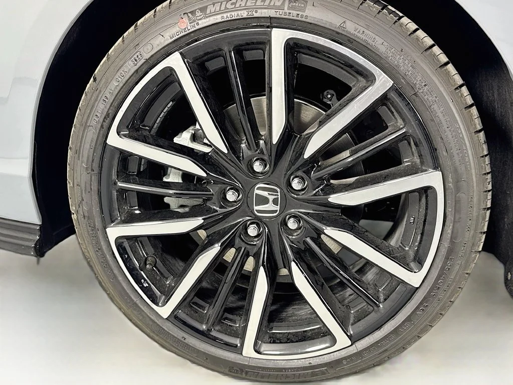 New 2026 Urban Gray Pearl Honda Touring image 13