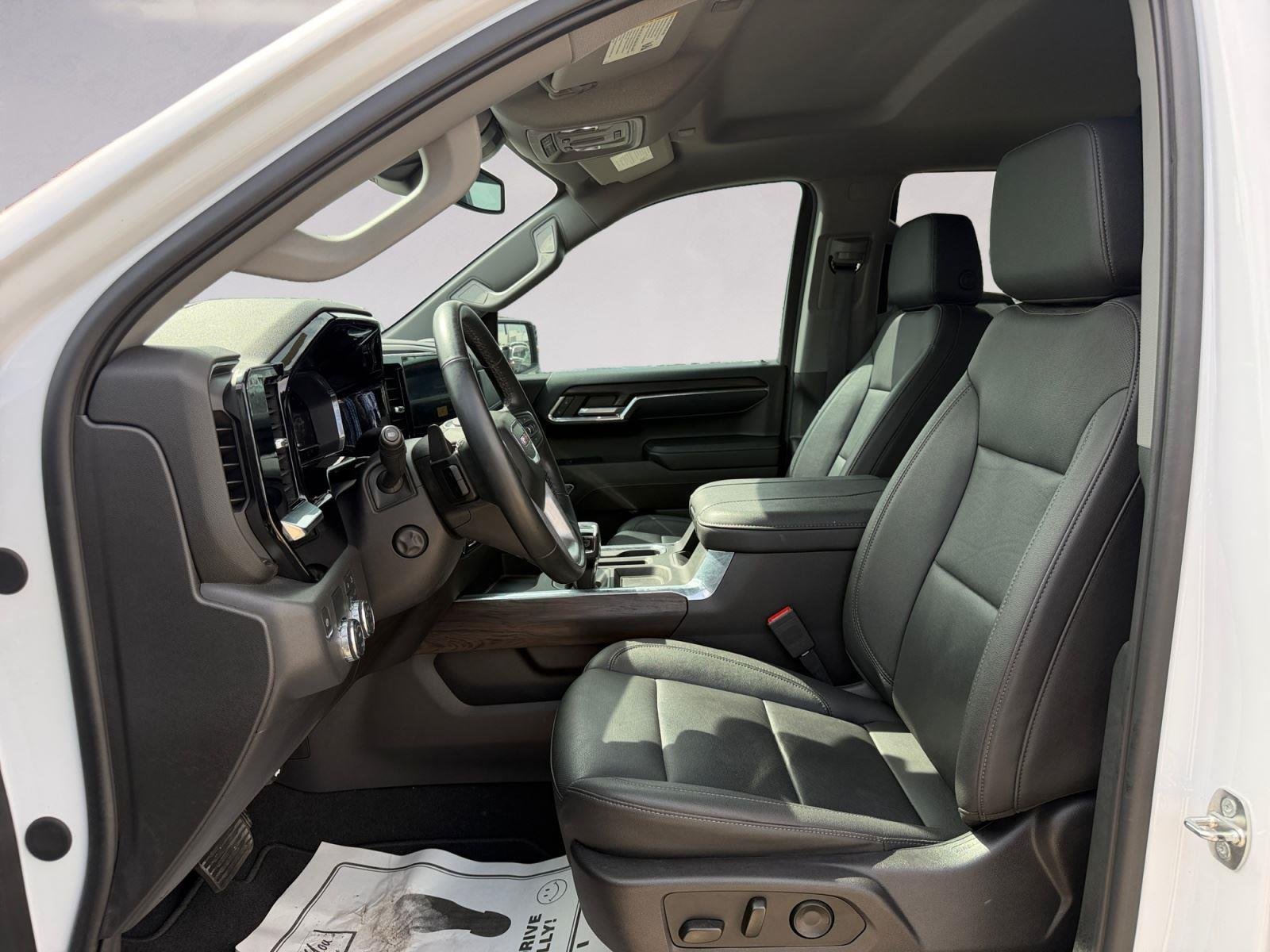 2024 GMC Sierra 1500 SLT - Photo 9