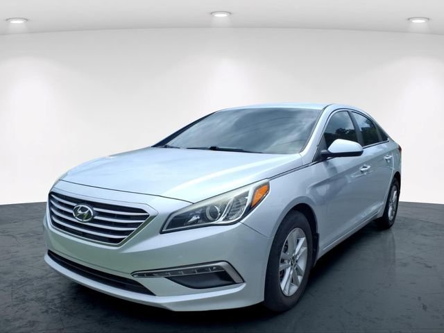 Used 2015 Silver Hyundai SE image 3