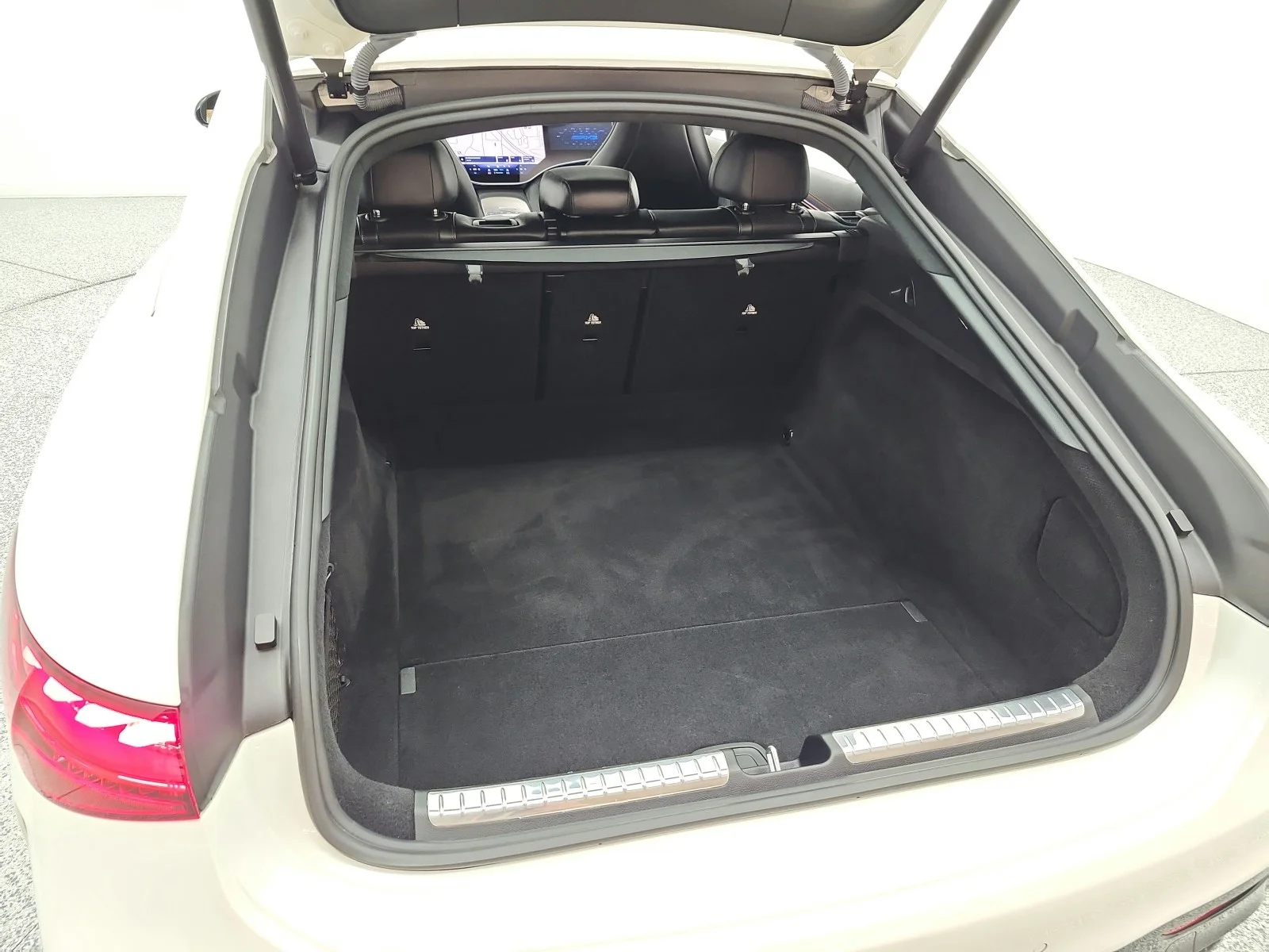 Certified Used 2023 MANUFAKTUR Diamond White Mercedes-Benz AMG® EQS 4MATIC+ Sedan image 21