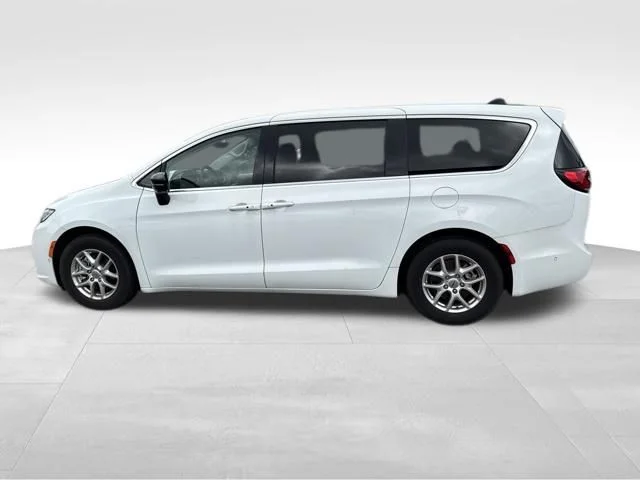 Used 2024 White Chrysler Touring L image 10