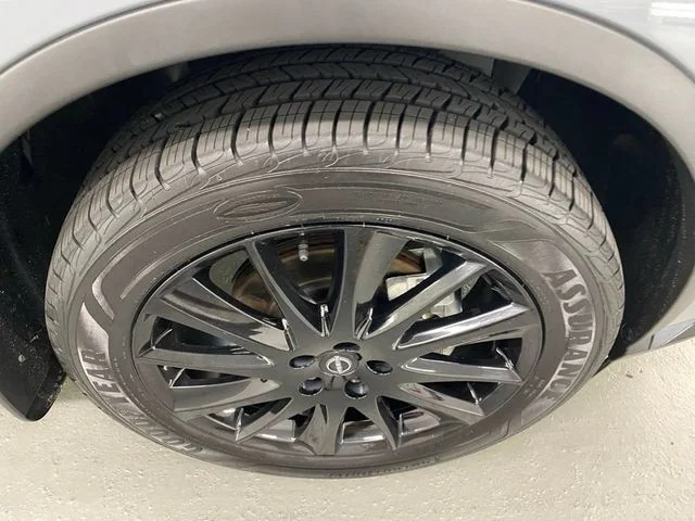 Used 2024 Gray Nissan SV image 6