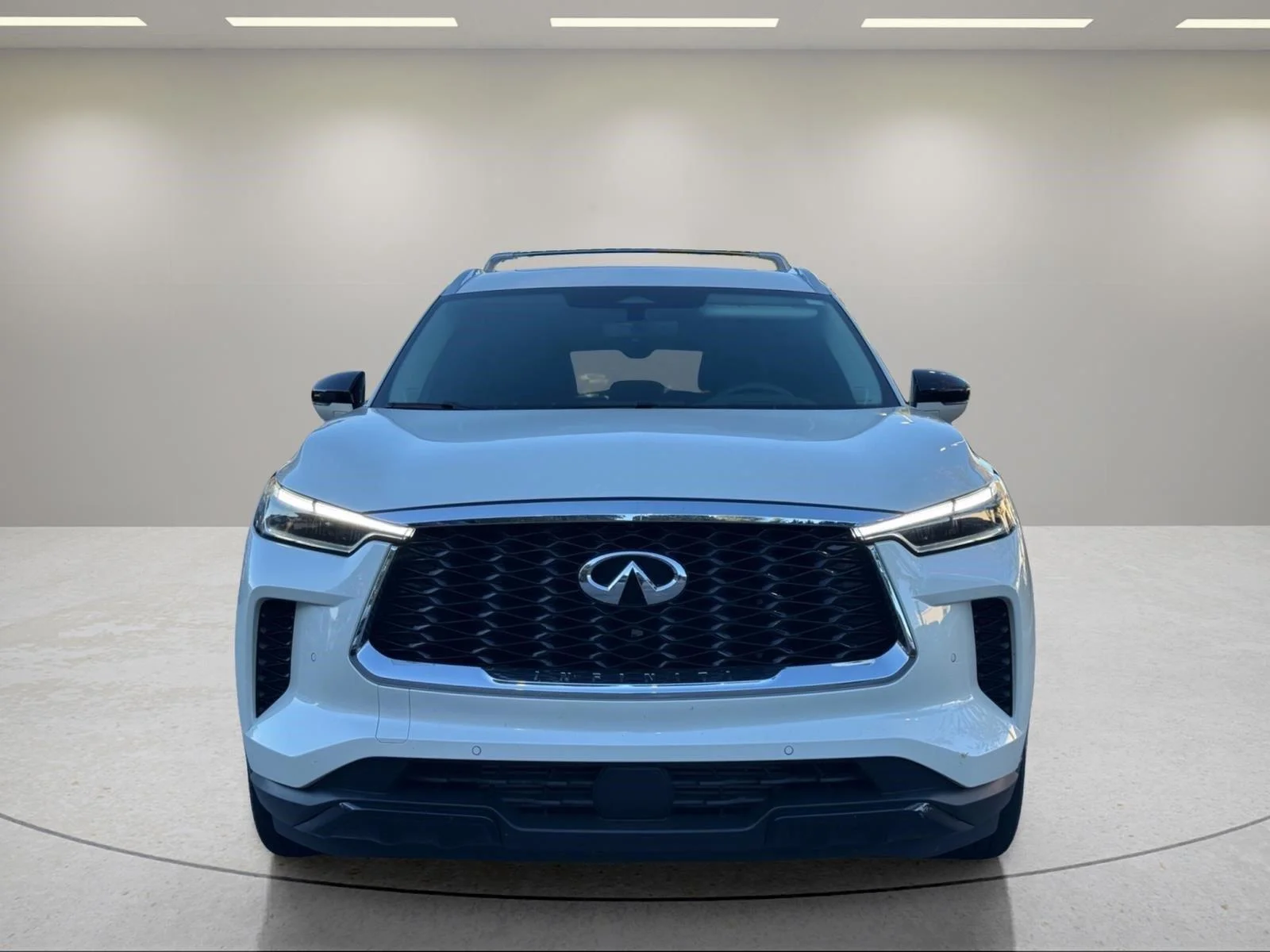 Used 2025 Majestic White INFINITI LUXE image 8