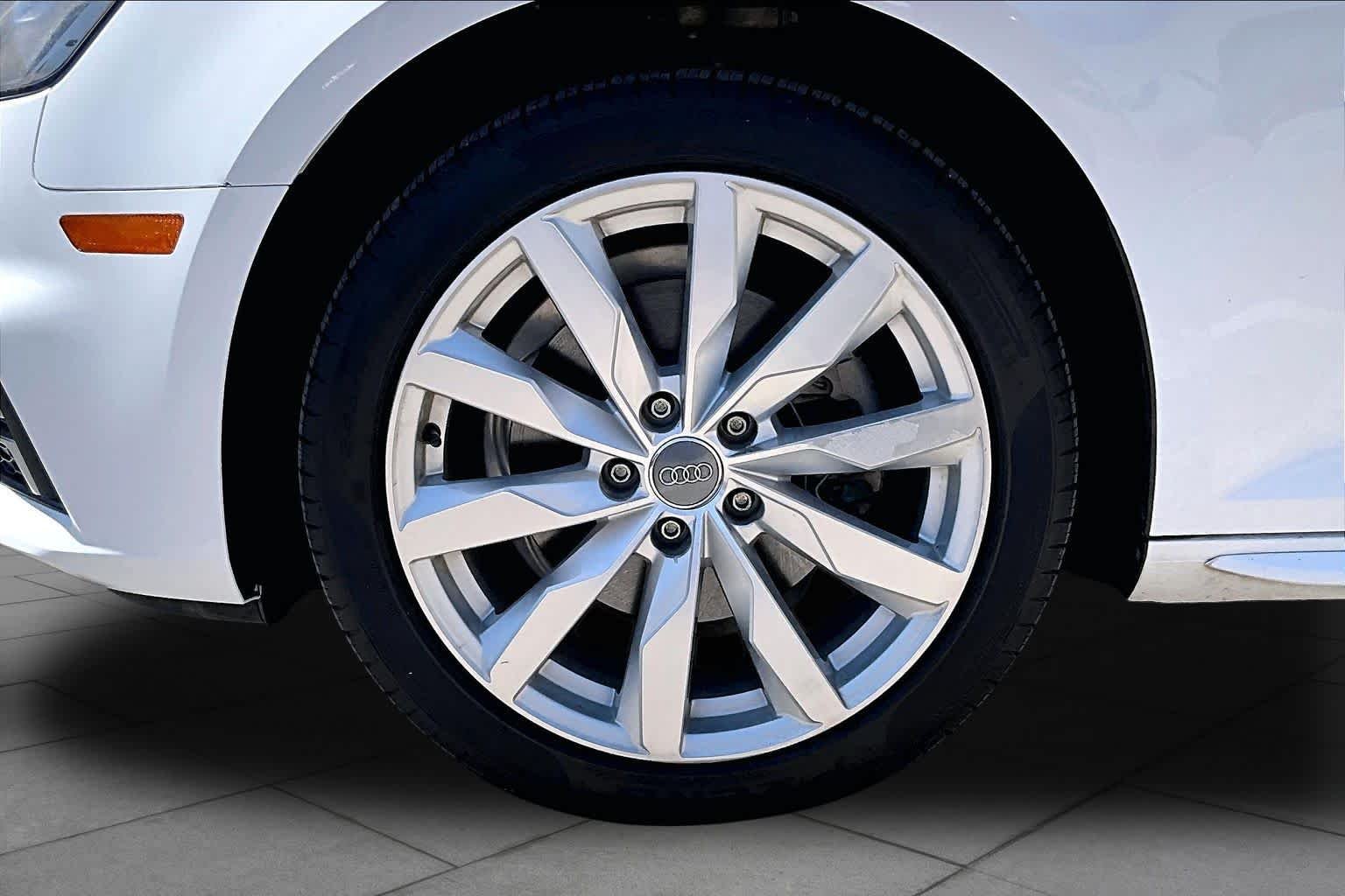 Used 2018 Glacier White Metallic Audi Premium image 22