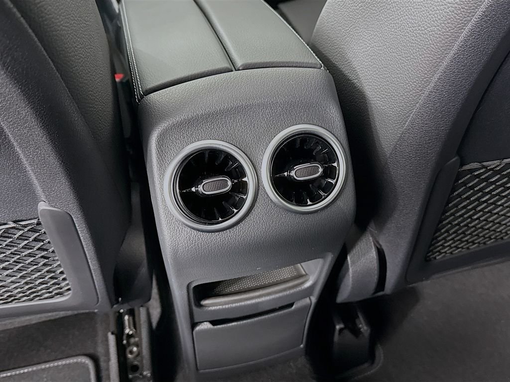 Used 2025 Silver Mercedes-Benz GLB 250 image 27