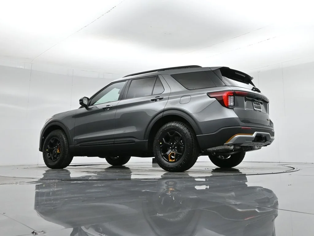 New 2026 Carbonized Gray Metallic Ford Tremor image 57